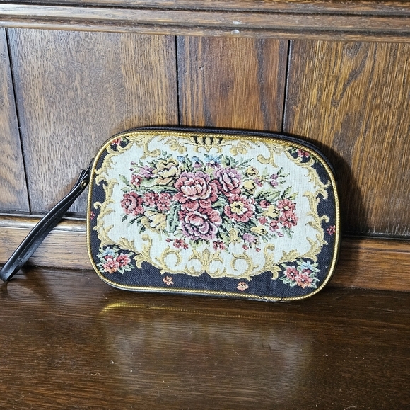Vintage Floral Tapestry Wristlet Bag. - Picture 2 of 6